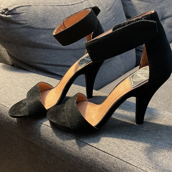 Black suede heels - Picture 6 of 6